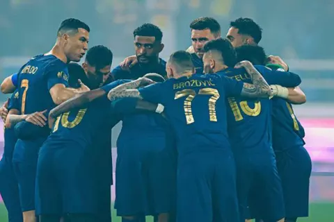 عرض إنجليزي يعيد حارس النصر للملاعب